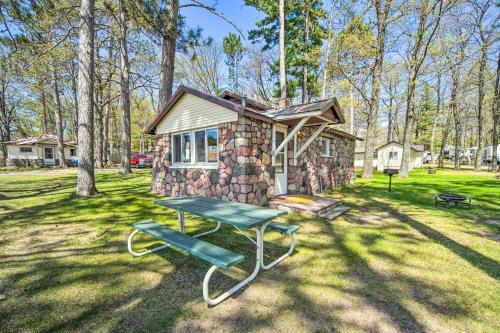 Convenient Cabin With Access To 3 Boat Docks!