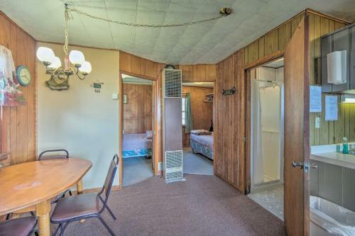 Convenient Cabin With Access To 3 Boat Docks!