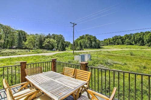 Picturesque Gem, Walk To Racetrack And Lakes!