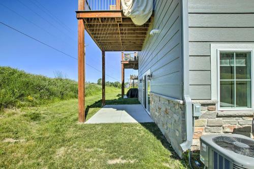 Picturesque Gem, Walk To Racetrack And Lakes!