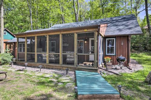 Charming Cabin With Grill And Dock - Walk To Lake