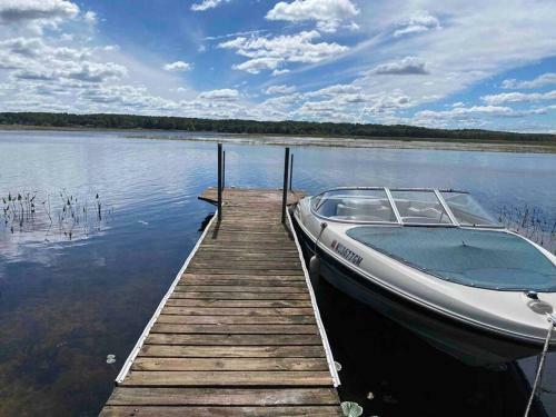 Relaxing Home On White Lake.
