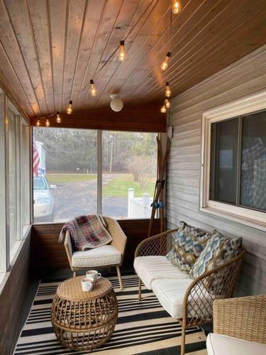 Relaxing Home On White Lake.