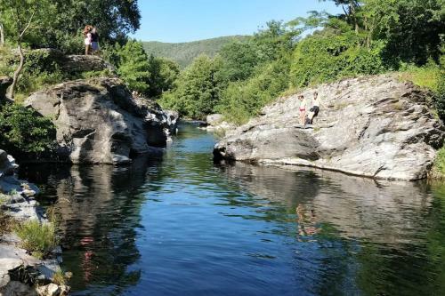 Vacances En C�vennes ! Maisonnette En Pierres