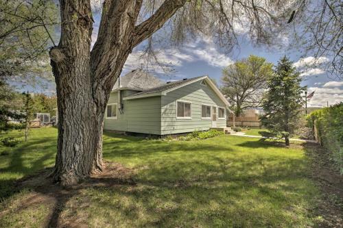 Walkable Ten Sleep House With Patio And Sunroom!