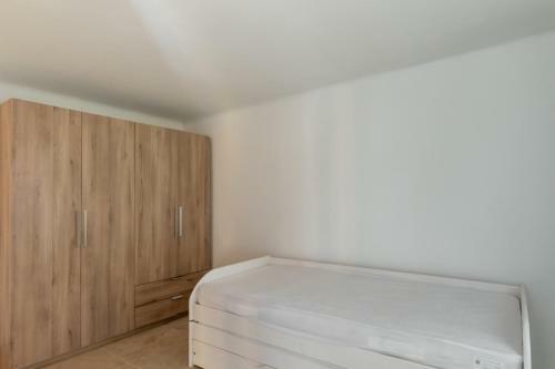 45m In Residence With Pool And Garden