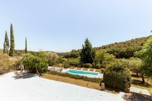 45m In Residence With Pool And Garden