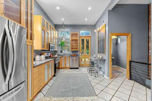 Huge Victorian Home In Historic Lafayette Square