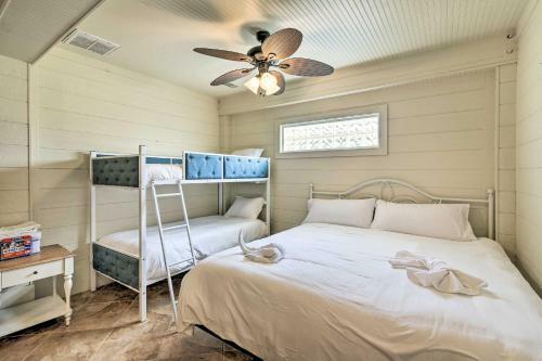 Beautiful Crystal Beach Escape With Large Deck!