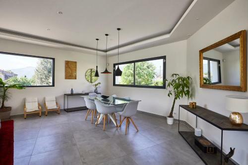 Modern Villa 4 Beds With Swimming Pool