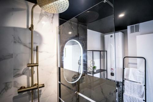Apartamento Au Palais Des Pyr�n�es! Hyper Centre -clim-balcon-parking Gratuit
