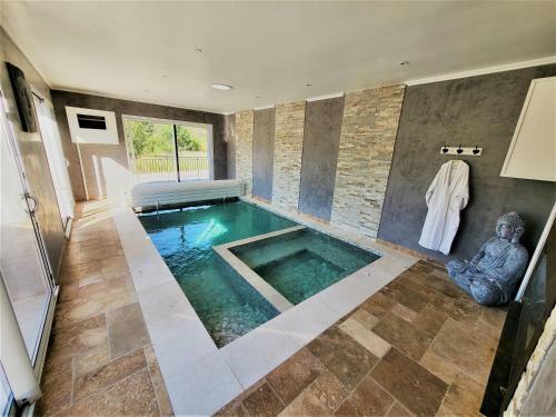 Villa Avec Piscine Chauff�e � L'ann�e(verdon/golf)