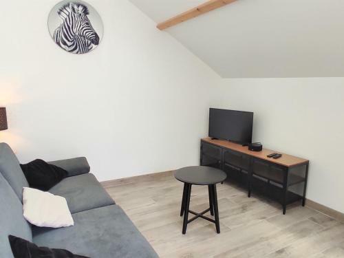 G�te R�m�rangles, 3 Pi�ces, 6 Personnes - Fr-1-526-32