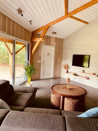 L Estanguet Maison Atypique En For�t