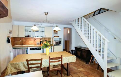 Beautiful Home In Robion With Wifi And 2 Bedrooms