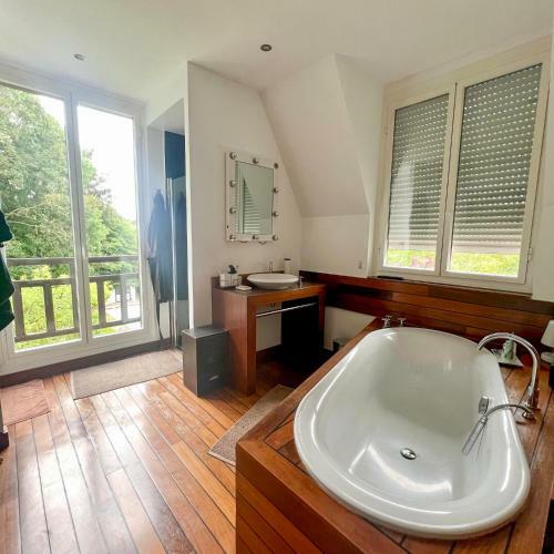 Villa Avec Vue Et Piscine � Moins D'1h De Paris