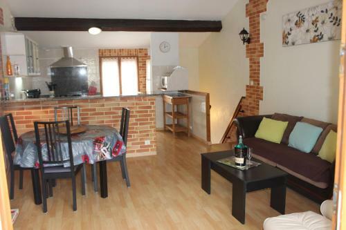 Au Calme Et Proche Commerces Maison De Village De 67 M2 - 4emile7
