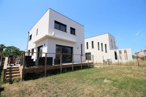 Maison 8 Personnes Proche De La Plage Et Des Commerces