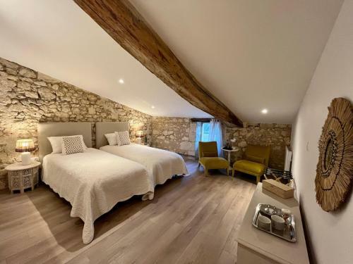 Hostal La Maison Du Clocher