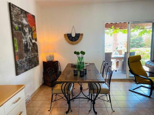 Behagliches Reihenendhaus Mit Sch�ner Terrasse