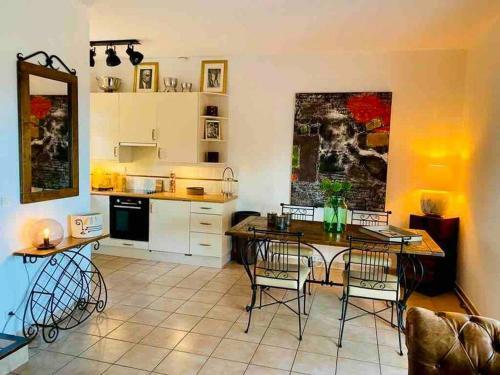 Behagliches Reihenendhaus Mit Sch�ner Terrasse