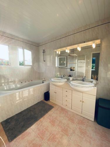 Maison En Pierre � La Campagne En P�rigord Dordogne