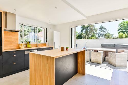 Jolie Maison Neuve Avec Jacuzzi