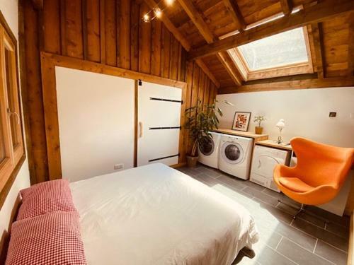 Chalet Sleeping 10 With Large Terrace And Garden.