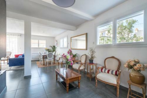 Grande Maison Familiale Situ�e En Centre-ville