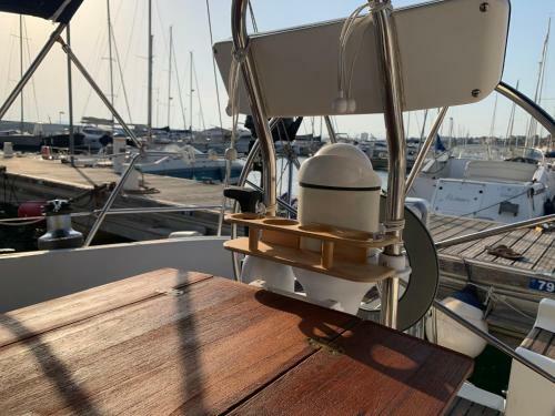 Voilier Au Ponton A Saint Rapha�l