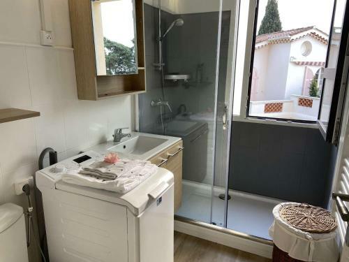 Apartamento Studio Saint-rapha�l, 1 Bedroom, 4 Persons - Fr-1-226a-128