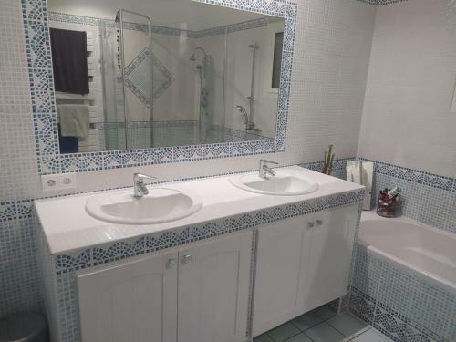 Villa Maison Proven�ale Avec Piscine Et Jardin Privatifs