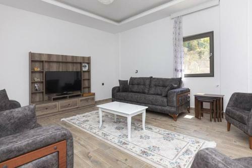 2 Br House With Spacious Garden And Private Pool In Bodrum