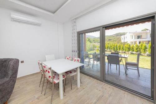 2 Br House With Spacious Garden And Private Pool In Bodrum