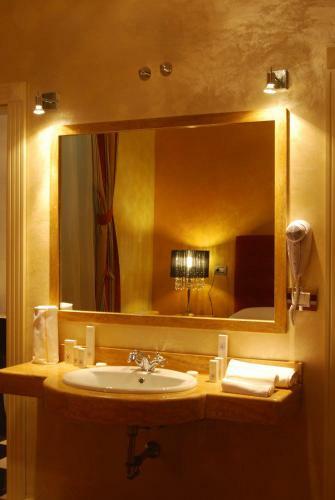 Hostal Mal� Suites