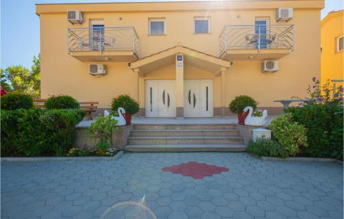 Amazing Apartment In Krvavica With