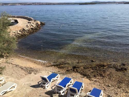 Apartments P&l - 25m From Beach