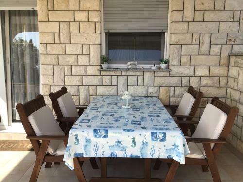 Apartments P&l - 25m From Beach