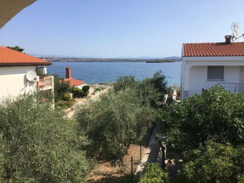 Apartments P&l - 25m From Beach