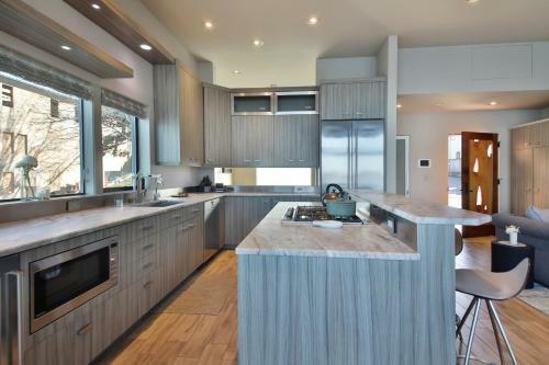 277-langley Waterfront Condo