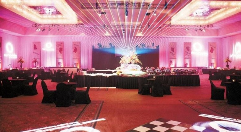 Rosen Plaza Hotel
