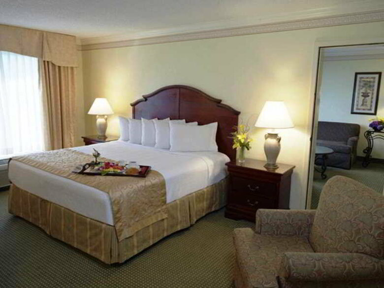 Rosen Plaza Hotel