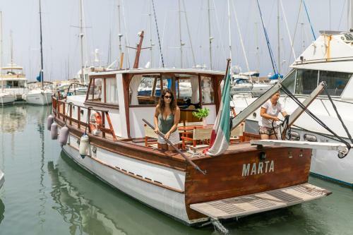Marta Boat B&B