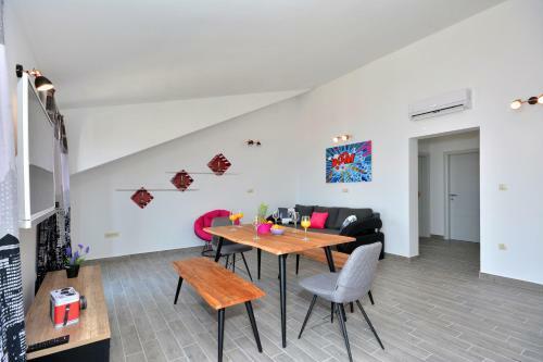Sea View Luxury Apartments, Ala Da