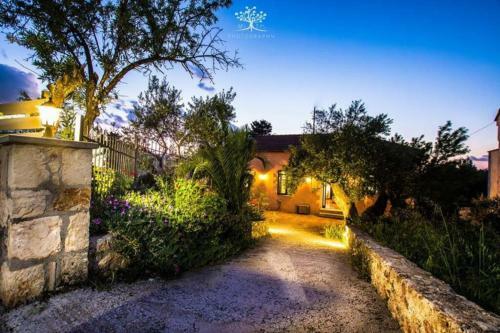 Ariadni's Traditional House