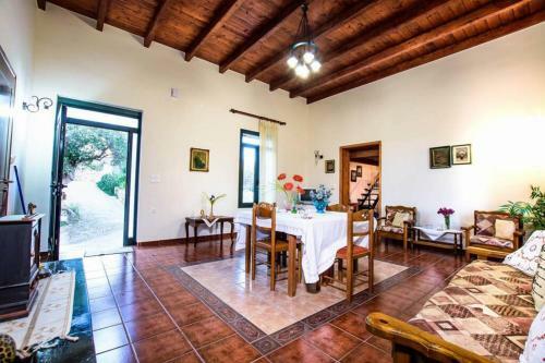 Ariadni's Traditional House