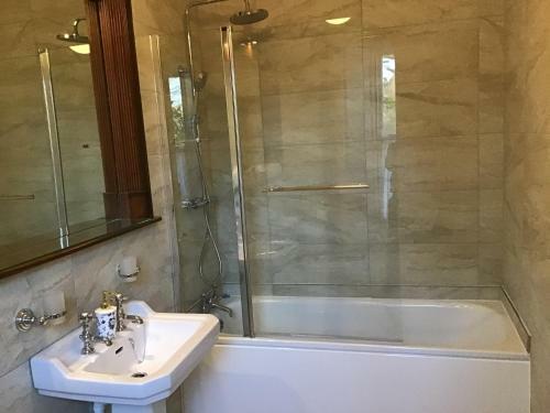 Raheen House Hotel