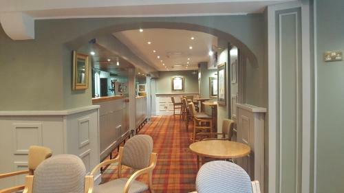 Castle Oaks House Hotel & Holiday Homes