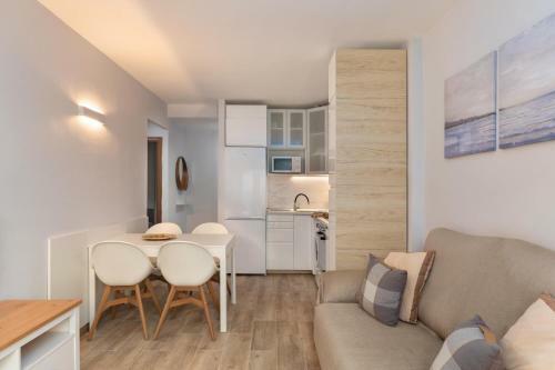 Pool Apartment Near Beach 5