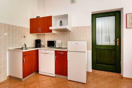 Apartments In Vrbnik/insel Krk 13601